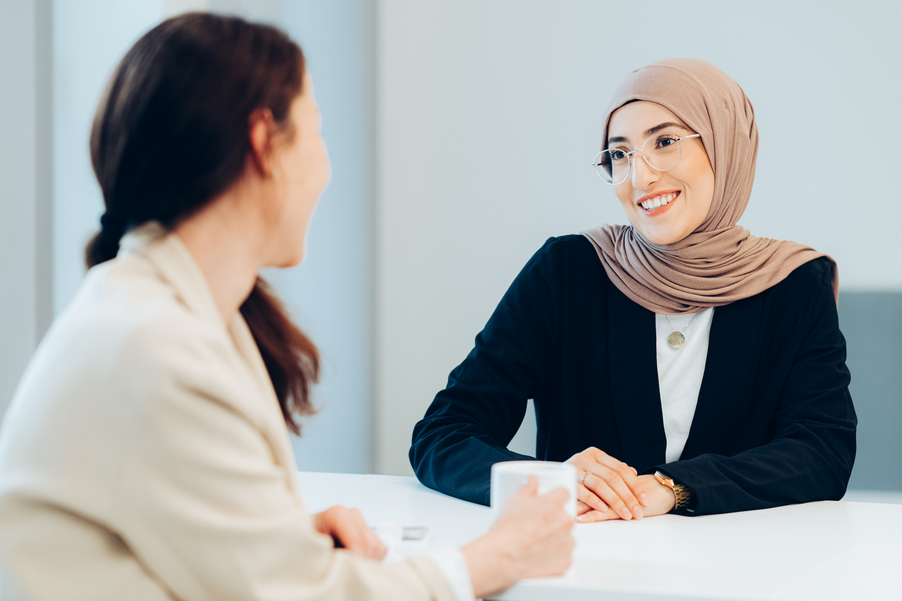 Mitarbeiterinnen von Vonovia im Gespräch Mitarbeiterinnen von Vonovia im Gespräch